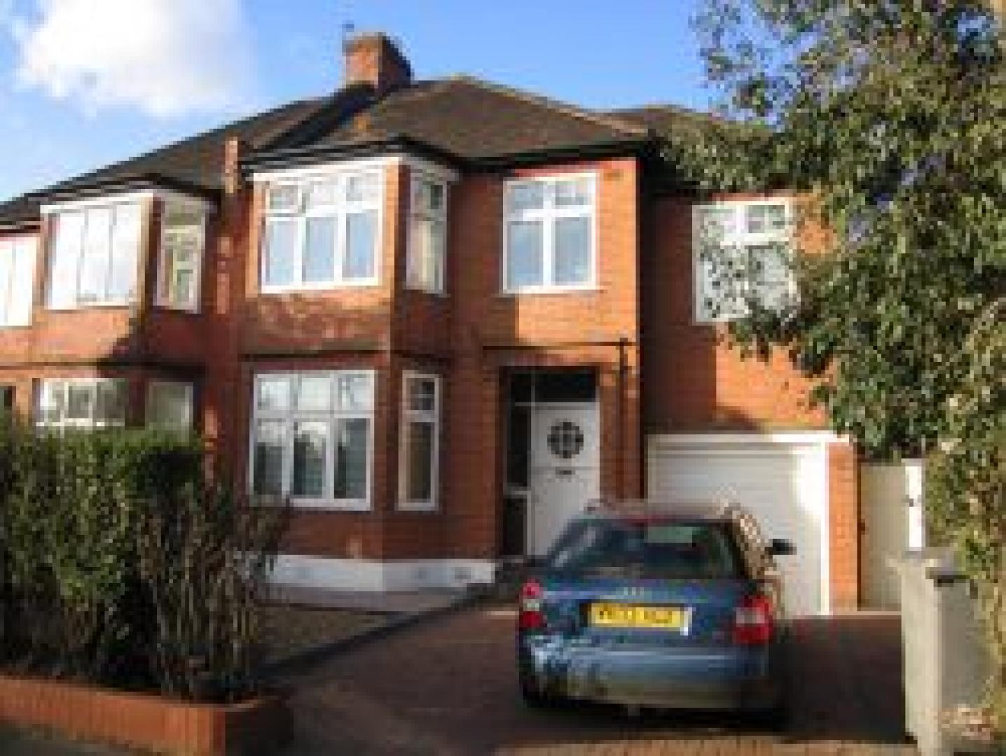 			4 Bedroom, 1 bath, 1 reception Flat			 Hardinge Road, KENSAL RISE NW10